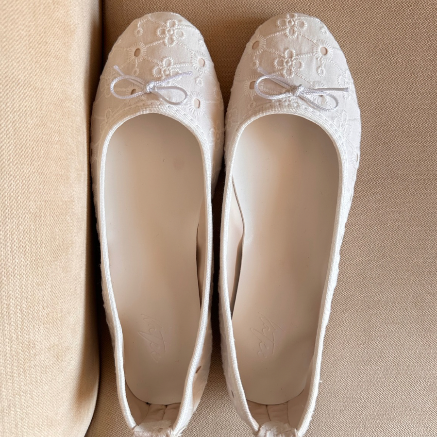 BAILA LACE WHITE FLATS