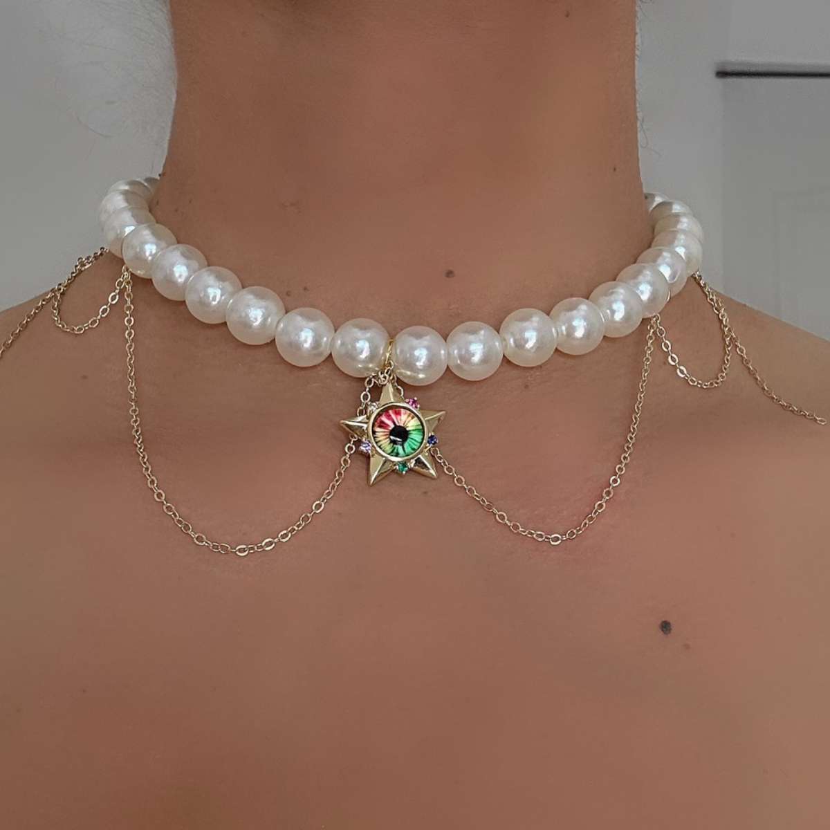 اللؤلؤ وعين الشر المختنق