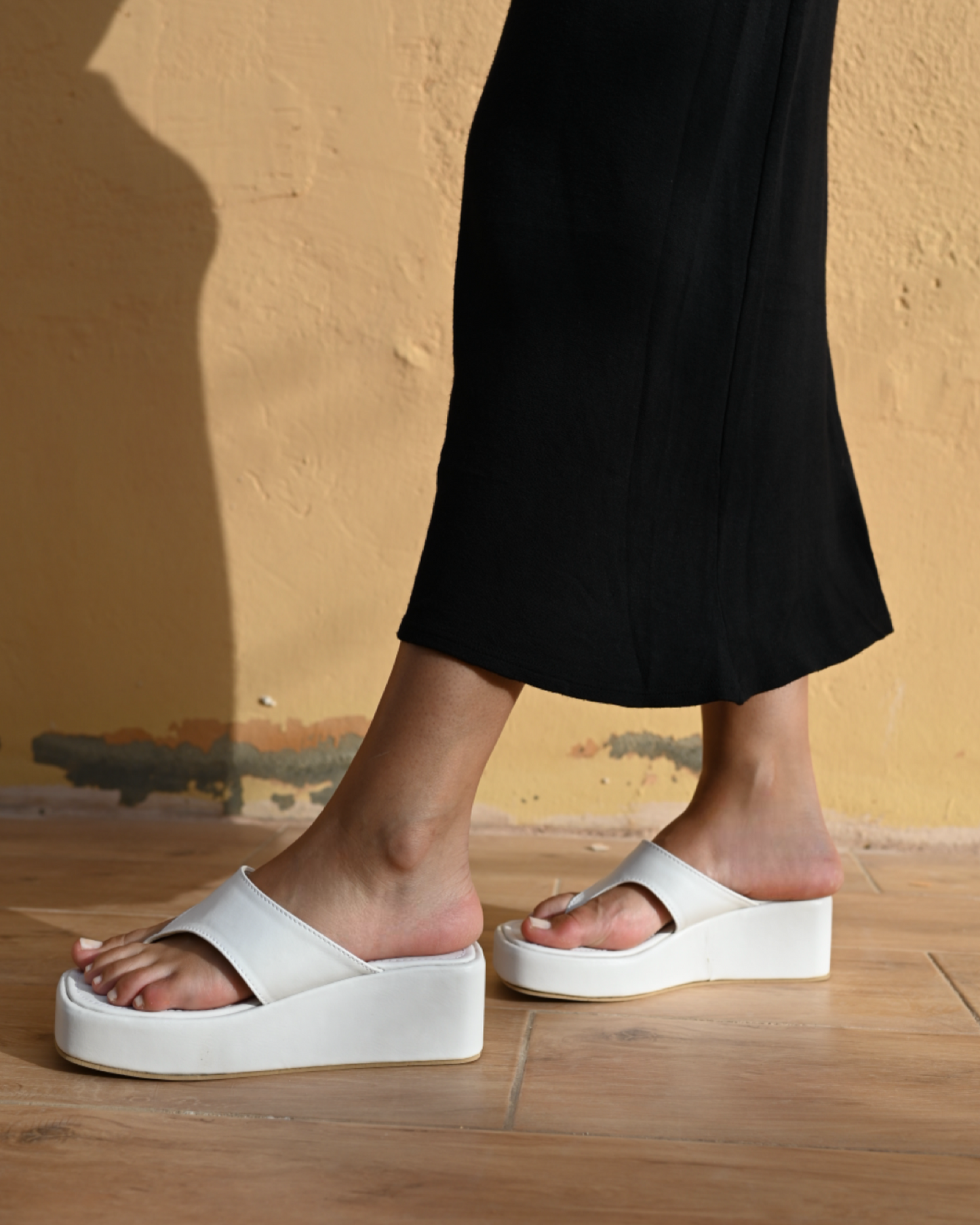 VOLUMINOSA WHITE SLIPPERS