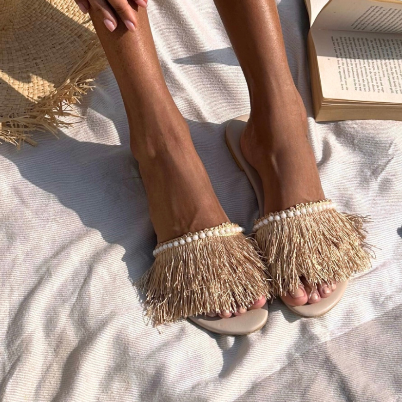 FRANJA BEIGE SLIPPERS