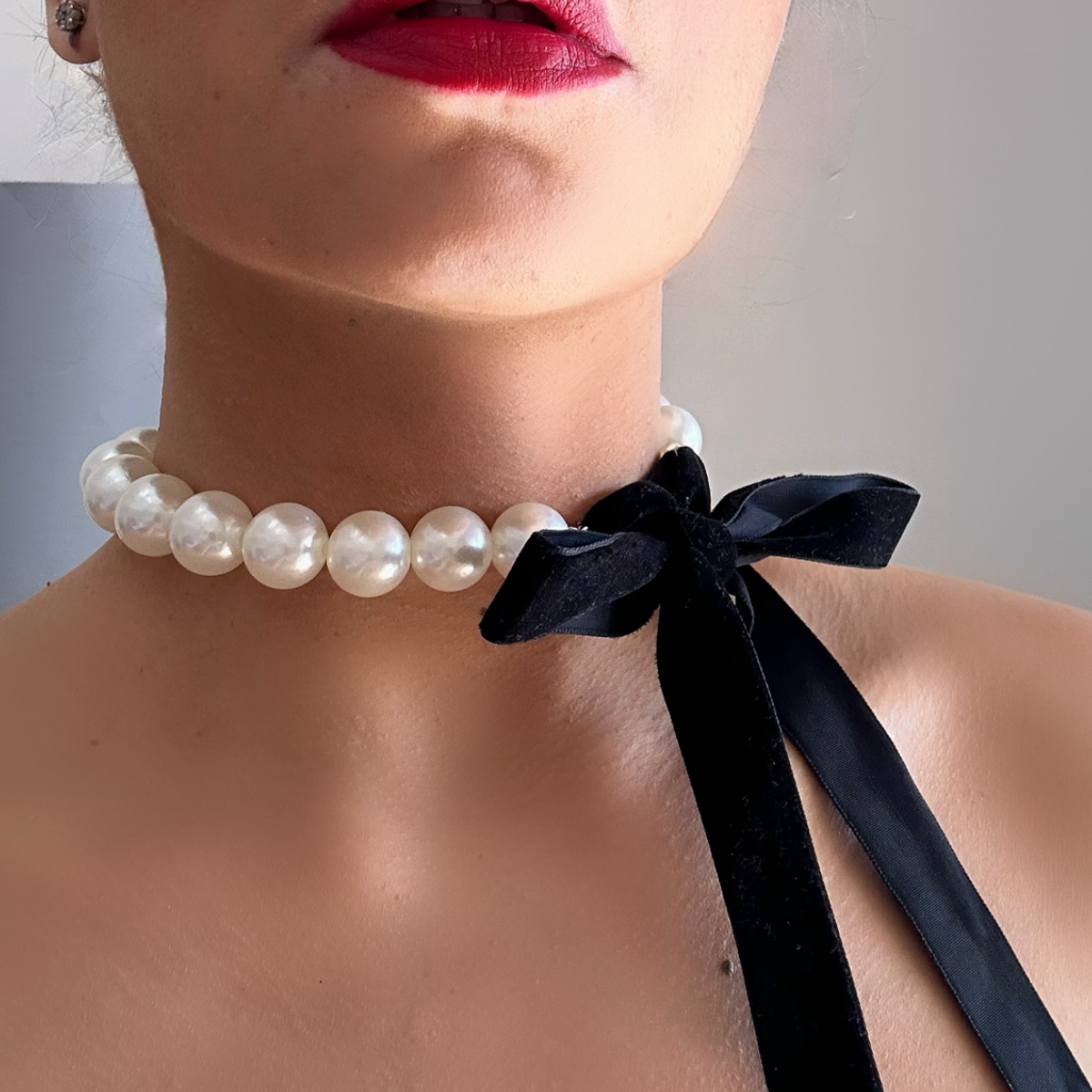 Pearls with Bow Choker