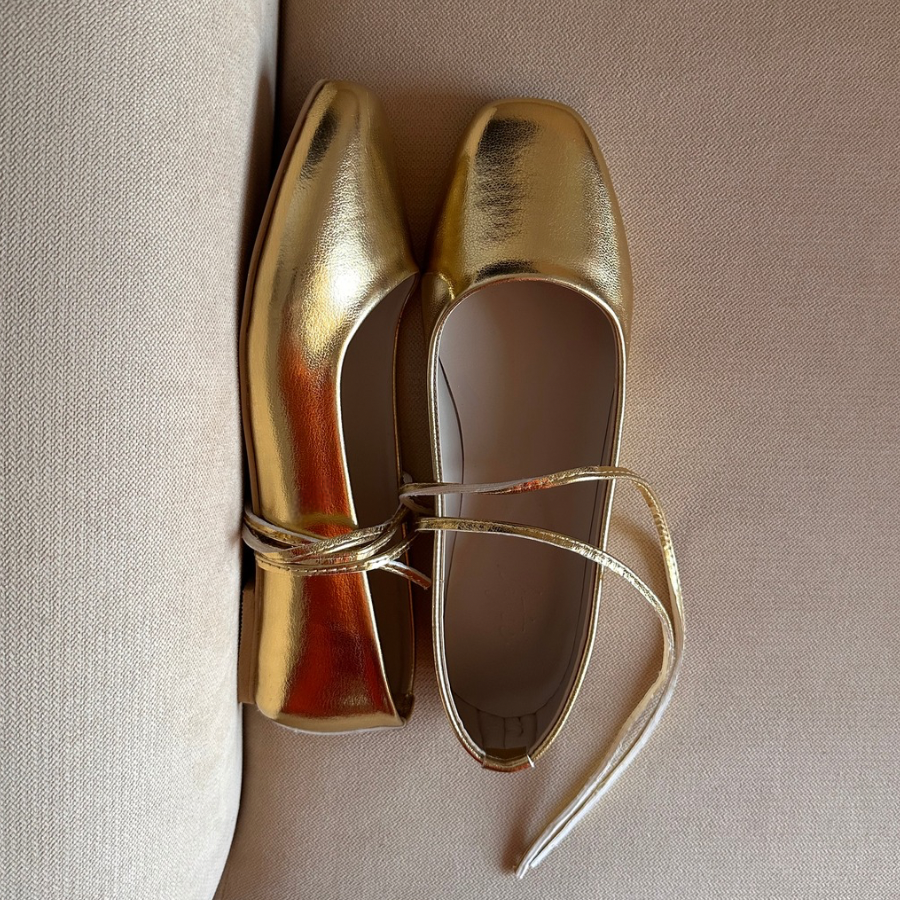 BAILATIRA SCRUNCHED GOLD FLATS