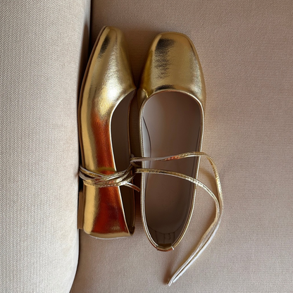 BAILATIRA SCRUNCHED GOLD FLATS