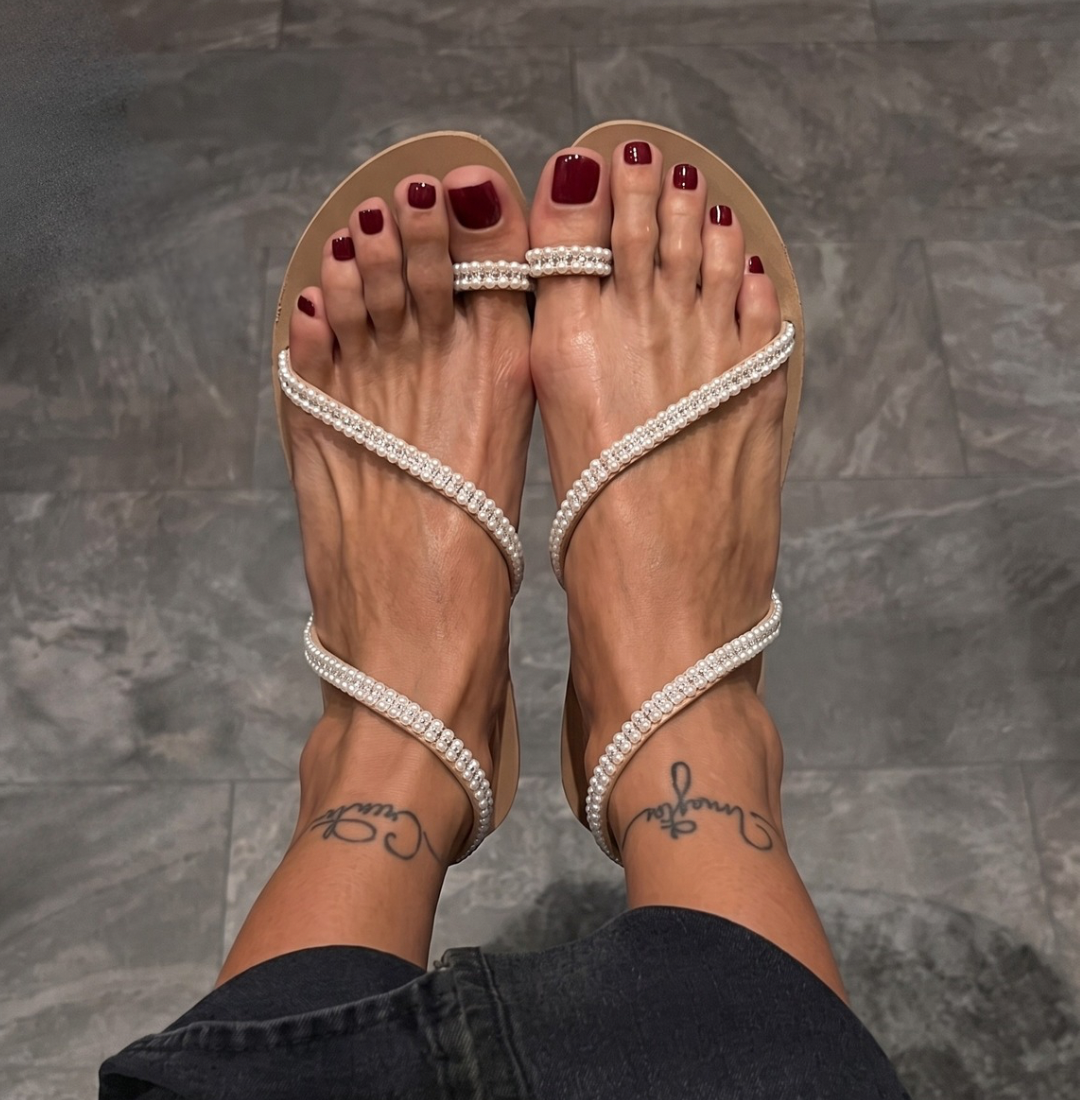 SENCILLA WHITE SANDALS
