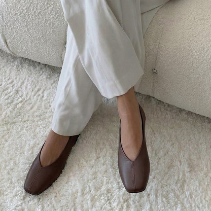 باليرينا بايلاتيرا الأسود المسطح (مقدمة مربعة)