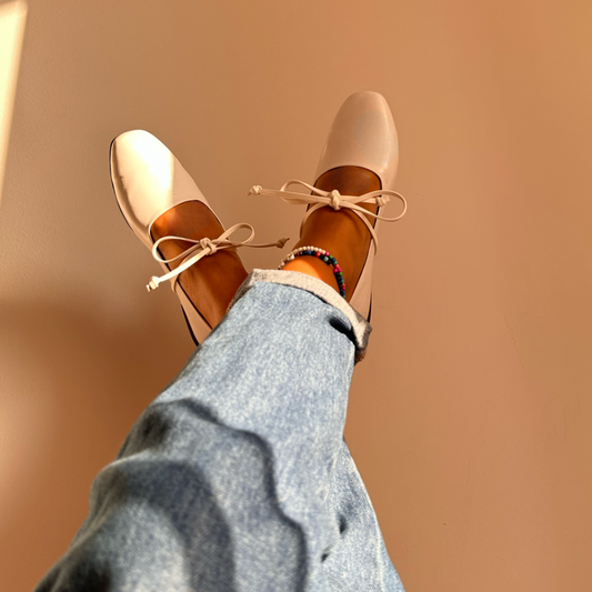 BAILATIRA SCRUNCHED WHITE FLATS