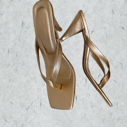 CAMISETA GOLD THONG SANDALS