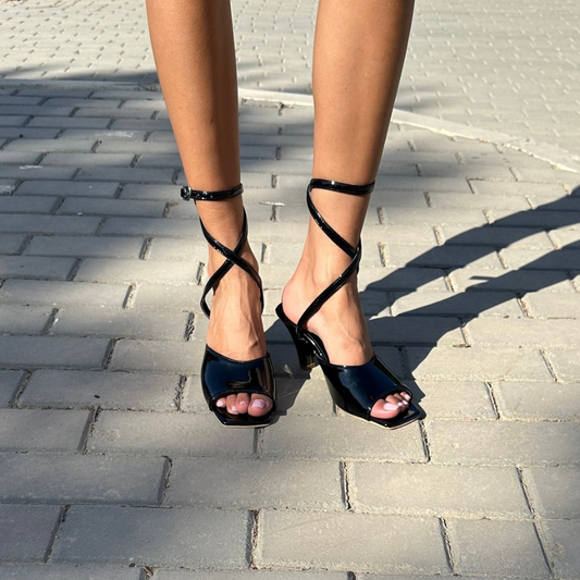 HEROICA BLACK STRAPPY SANDALS