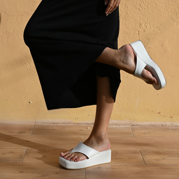 VOLUMINOSA WHITE SLIPPERS