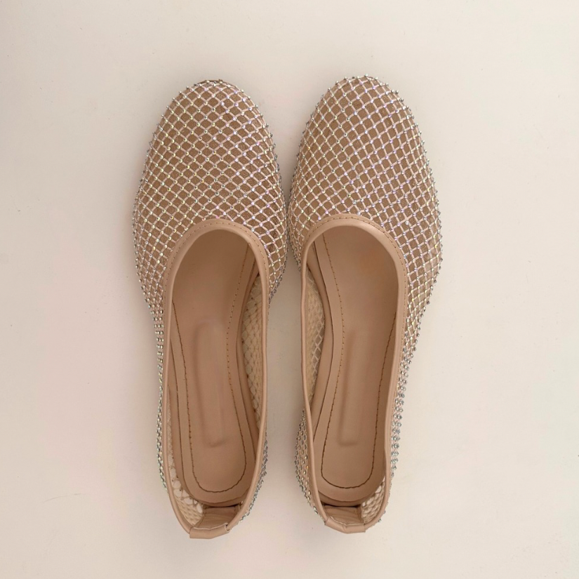 BAILA GLOW BEIGE FLATS