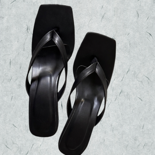 CAMISETA BLACK THONG SANDALS