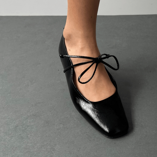 BAILATIRA SCRUNCHED BLACK FLATS