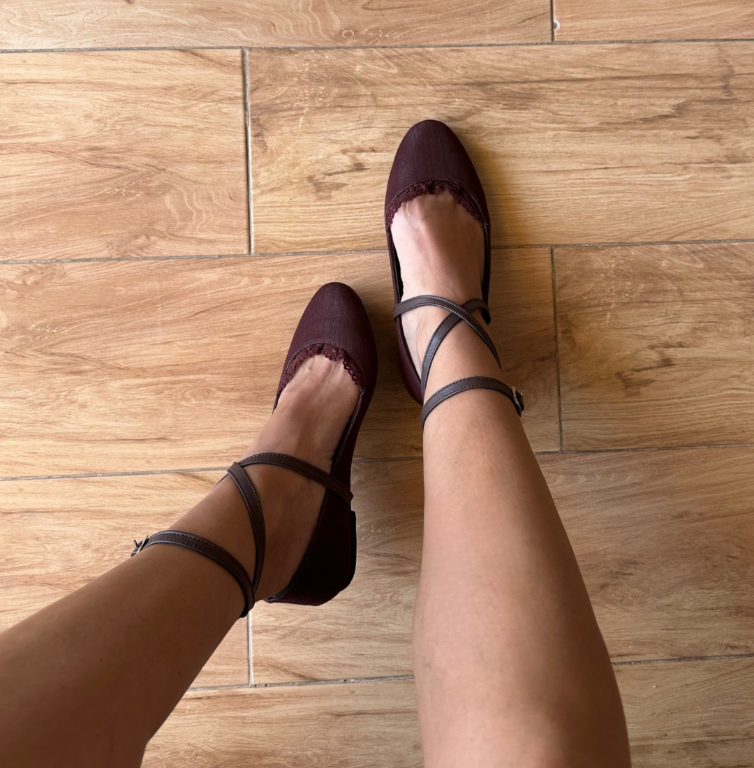 AMORIO BROWN FLATS