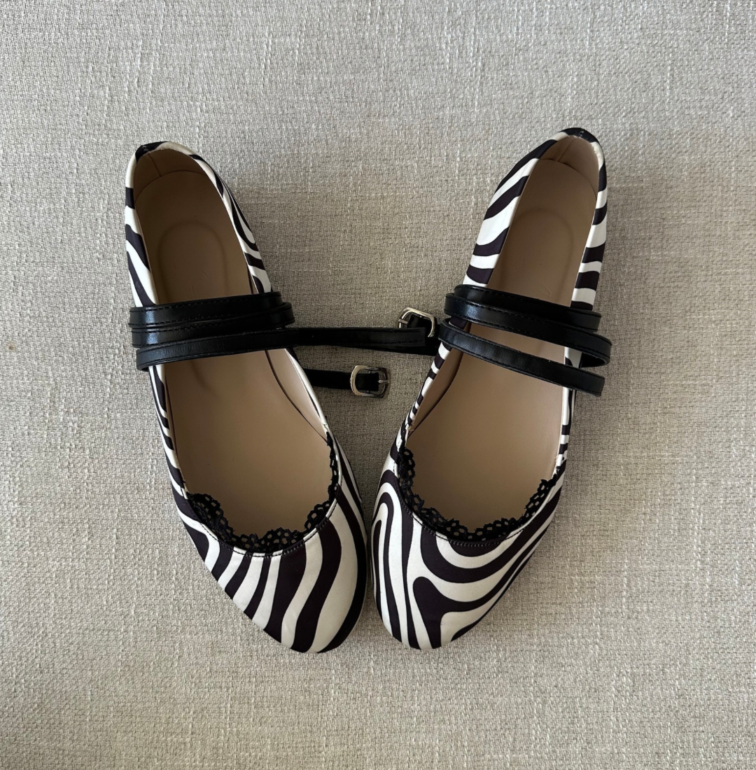 AMORIO LIGHT ZEBRA FLATS
